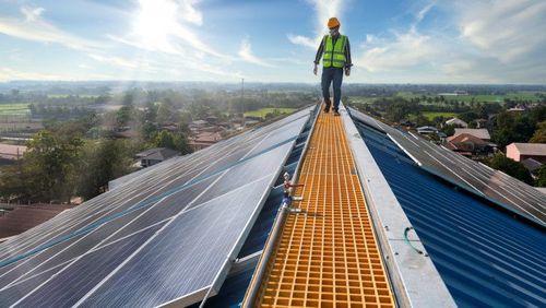 Napelemesek, figyelem: olyan történt a szemünk láttára, amire még soha nem volt példa